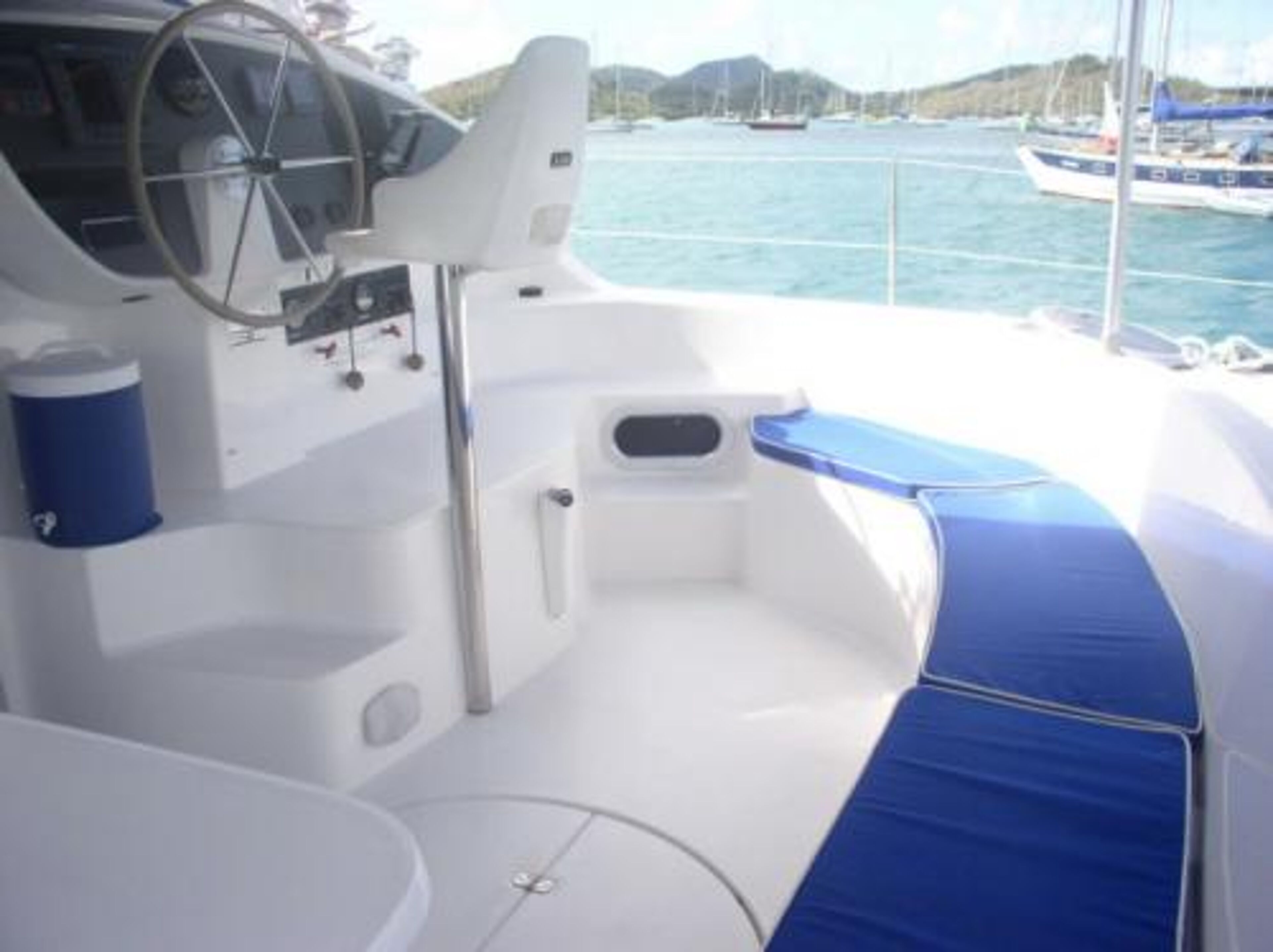 Belize 43 - 4 + 2 cab. Artemis K