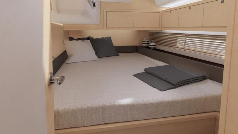 Dufour 470 - 4 cab. Adelante